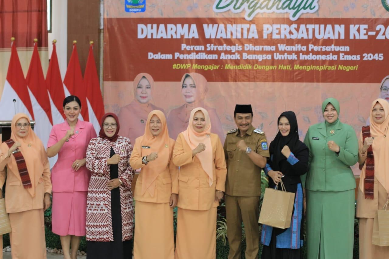 Ketua TP. PKK dan Ketua GOW Dompu Hadiri Acara HUT DWP Ke-26