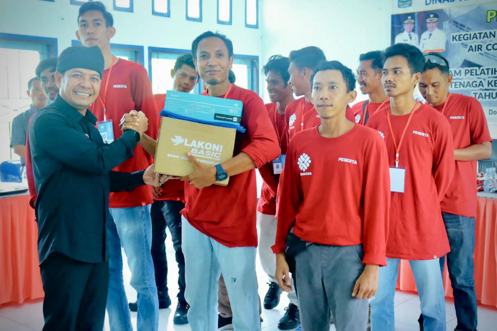 Bupati Dompu Resmi Tutup Pelatihan Las, Servis AC (Air Conditioner) dan Menjahit di BLK Sanggilo