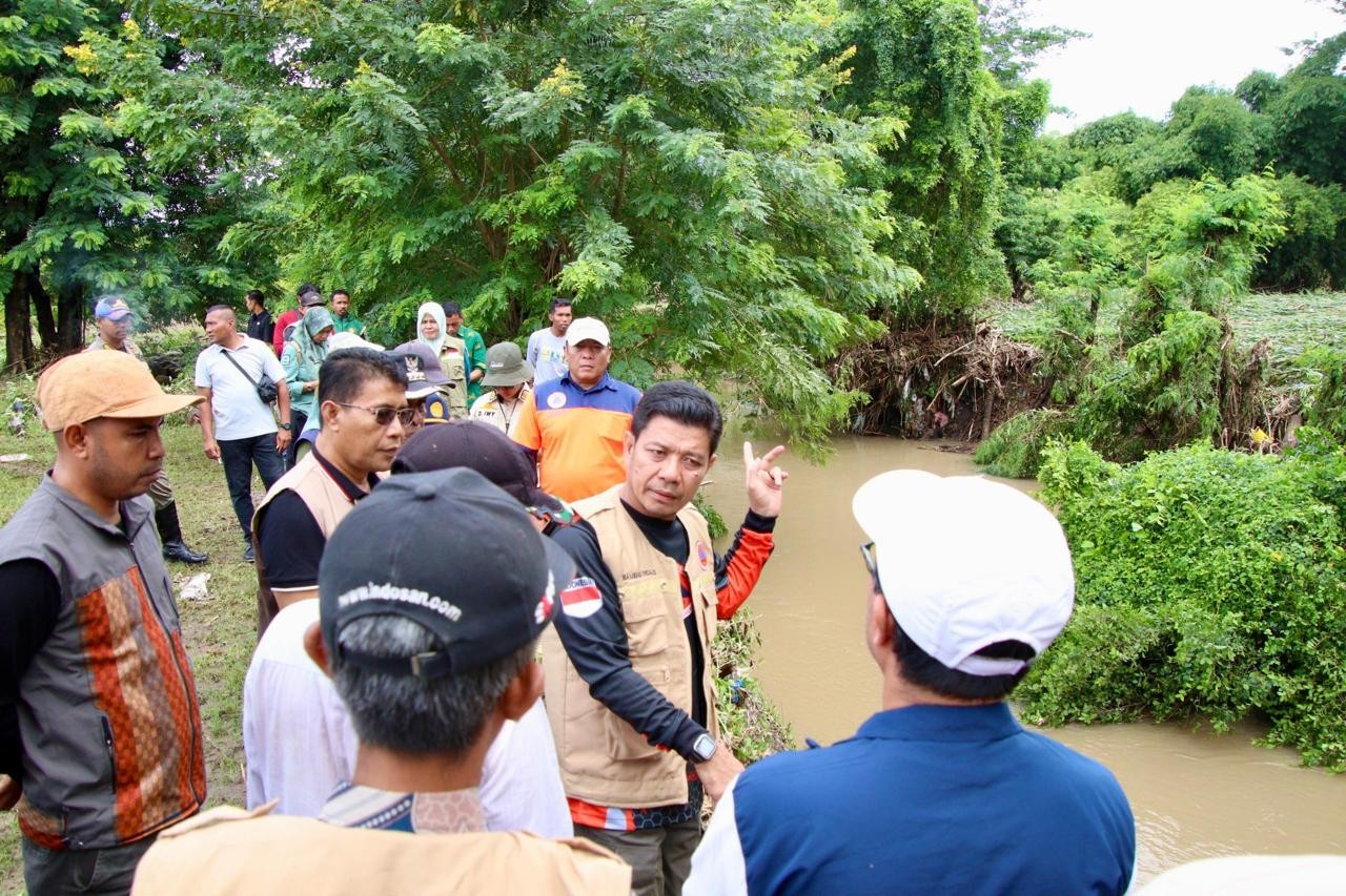Bupati Dompu Sambangi Masyarakat Terdampak Bencana Banjir di Kecamatan Huu