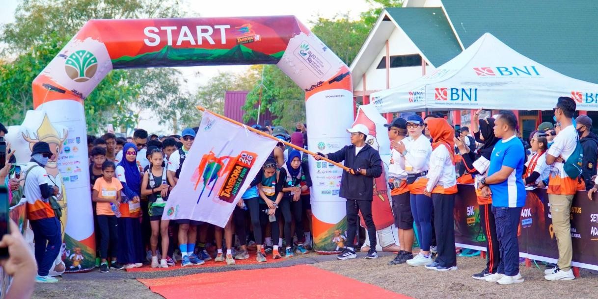 Bupati Dompu Lepas Peserta Tambora Jungle Run 2026, Promosikan Destinasi Wisata Alam