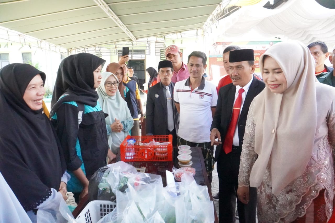 Wabup Dompu Hadiri Kegiatan Gelar Pangan Murah di Dinas Ketahanan Pangan