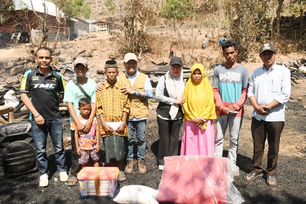 Bupati  Dompu Tinjau Lokasi   Kebakaran di Desa Cempi Jaya 