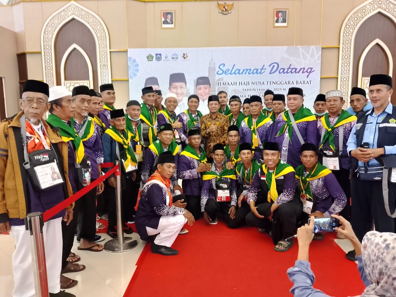 Tiba di Asrama Haji Lombok, 68 CJH Dompu Kloter 10 Disambut  Bupati Bambang Firdaus