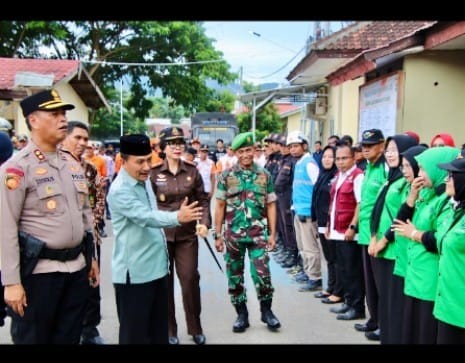 Wabup Dompu Hadiri Apel Gelar Pasukan Operasi Lilin 2025 di Mapolres Dompu