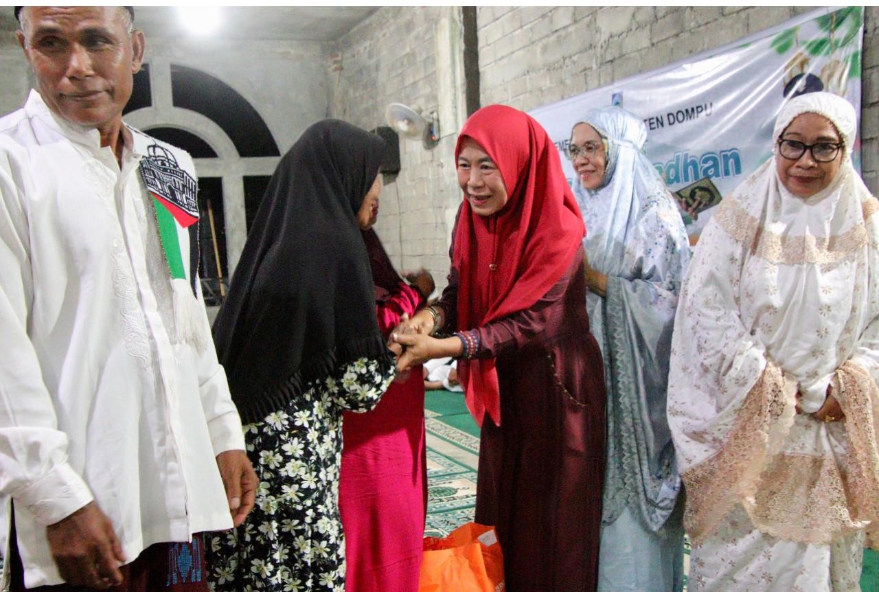 Hari Ke-5 Safari Ramadhan, Ketua TP. PKK Dampingi Bupati Dompu di Kecamatan Pekat