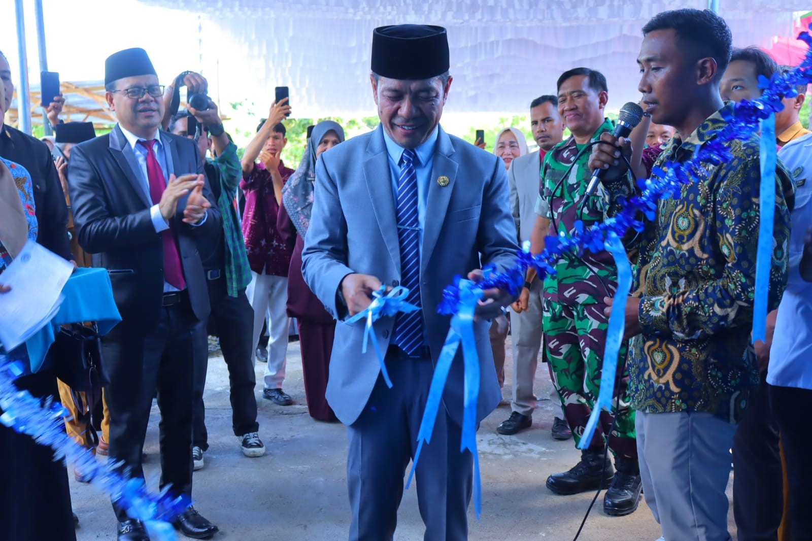 Penuhi Gizi Anak Bangsa, Bupati Dompu Lounching SPPG Anggrek Desa Nowa