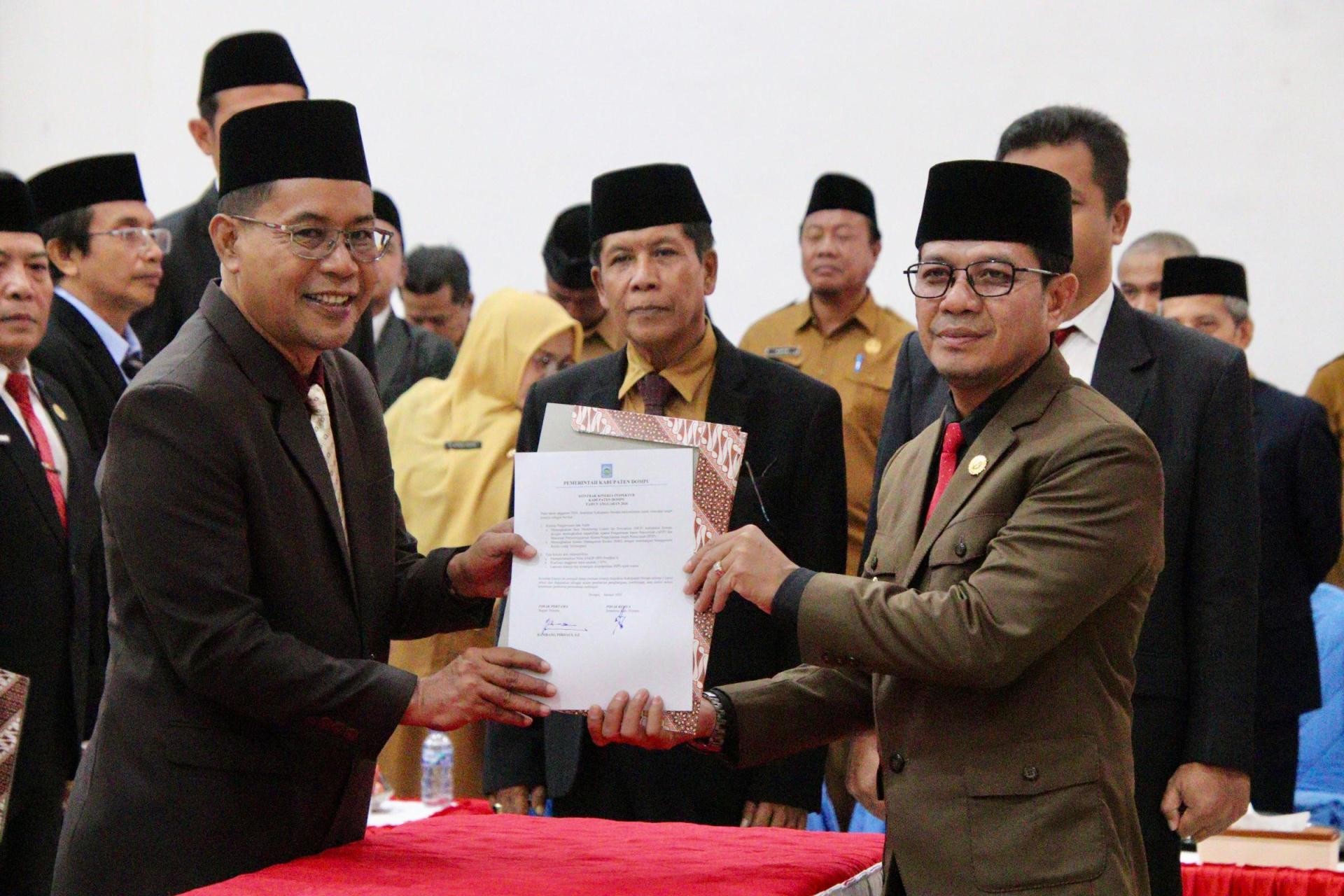 Bupati Dompu Lantik Pejabat Tinggi Pratama, Ajak Untuk Bekerja Profesional dan Inovatif