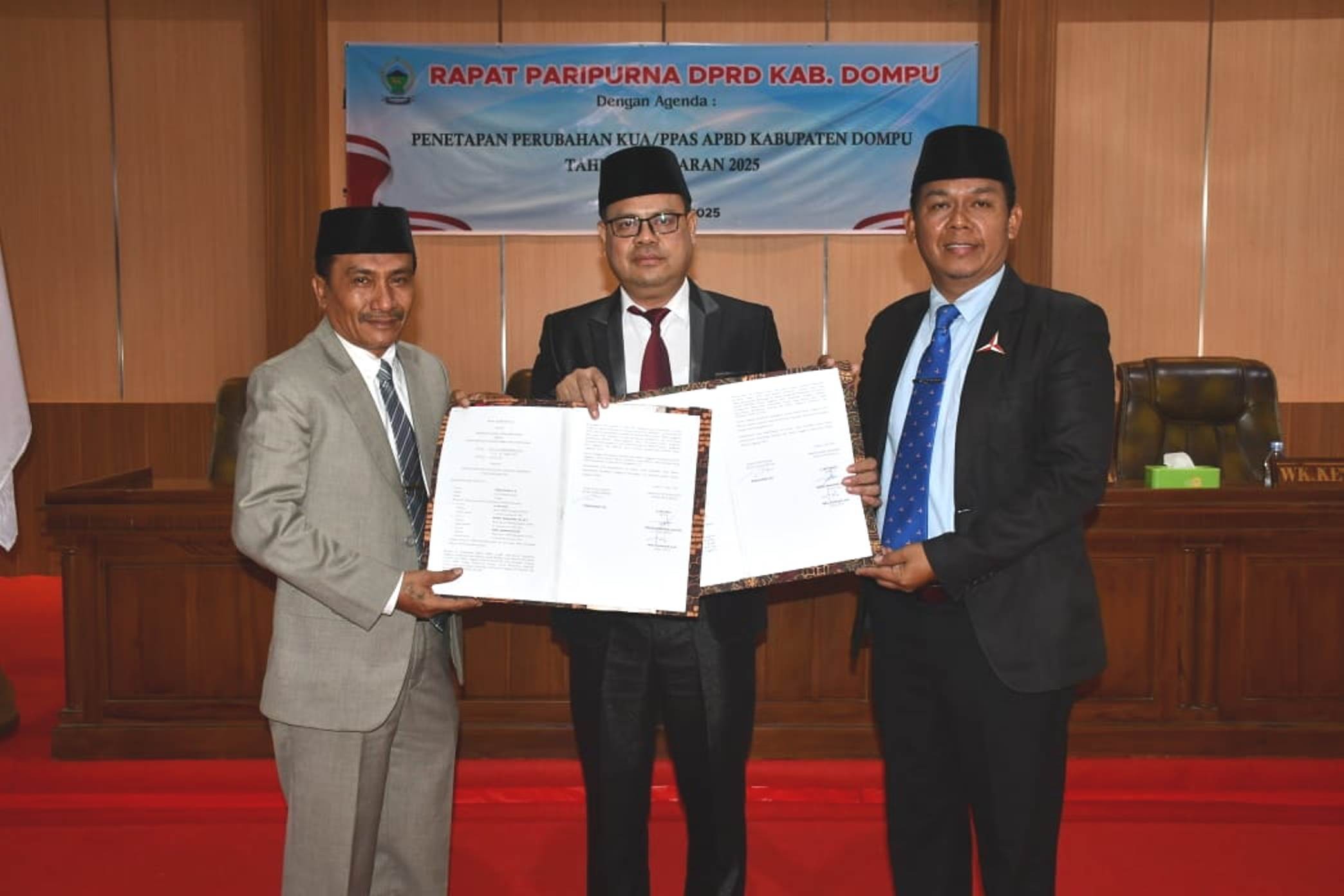 Wabup dan DPRD Dompu Menandatangani Persetujuan KUA dan PPAS TA 2025