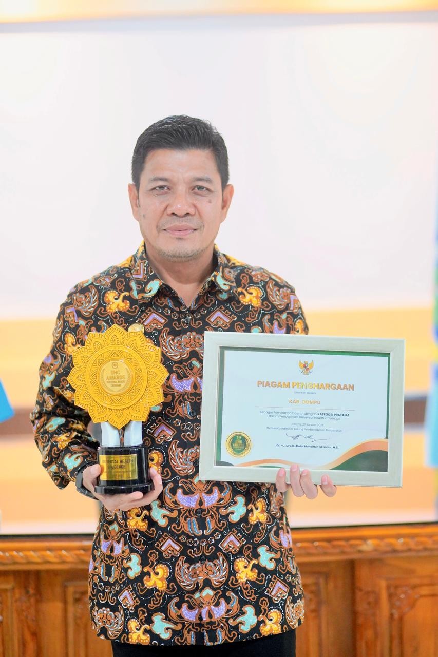 Berkinerja Baik Dalam Pelayanan Jamkesmas, Bupati Dompu Raih Penghargaan UHC Pratama