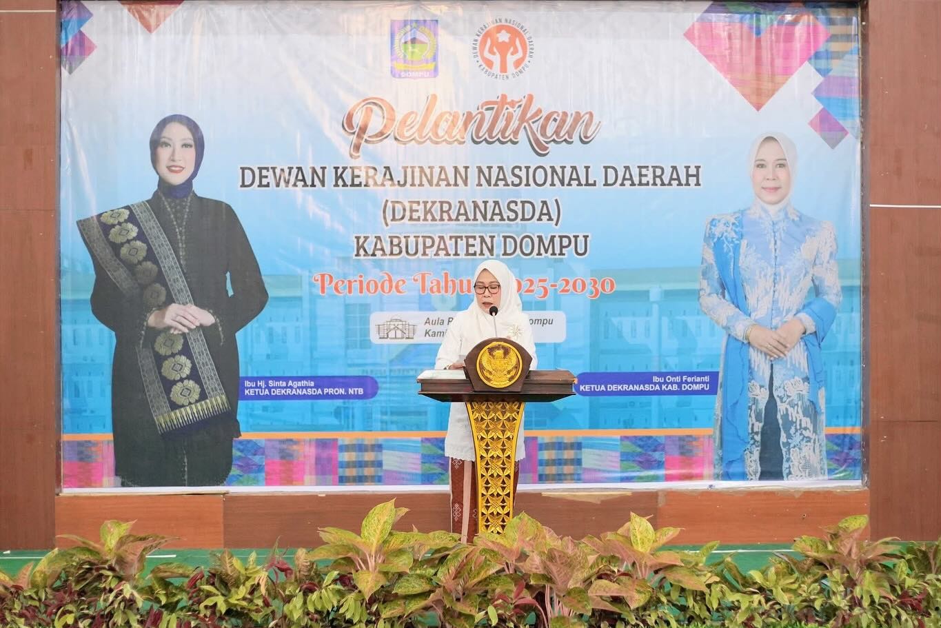 Momen Pengukuhan Pengurus, Ketua Dekranasda Dompu Berkomitmen Majukan Pengrajin