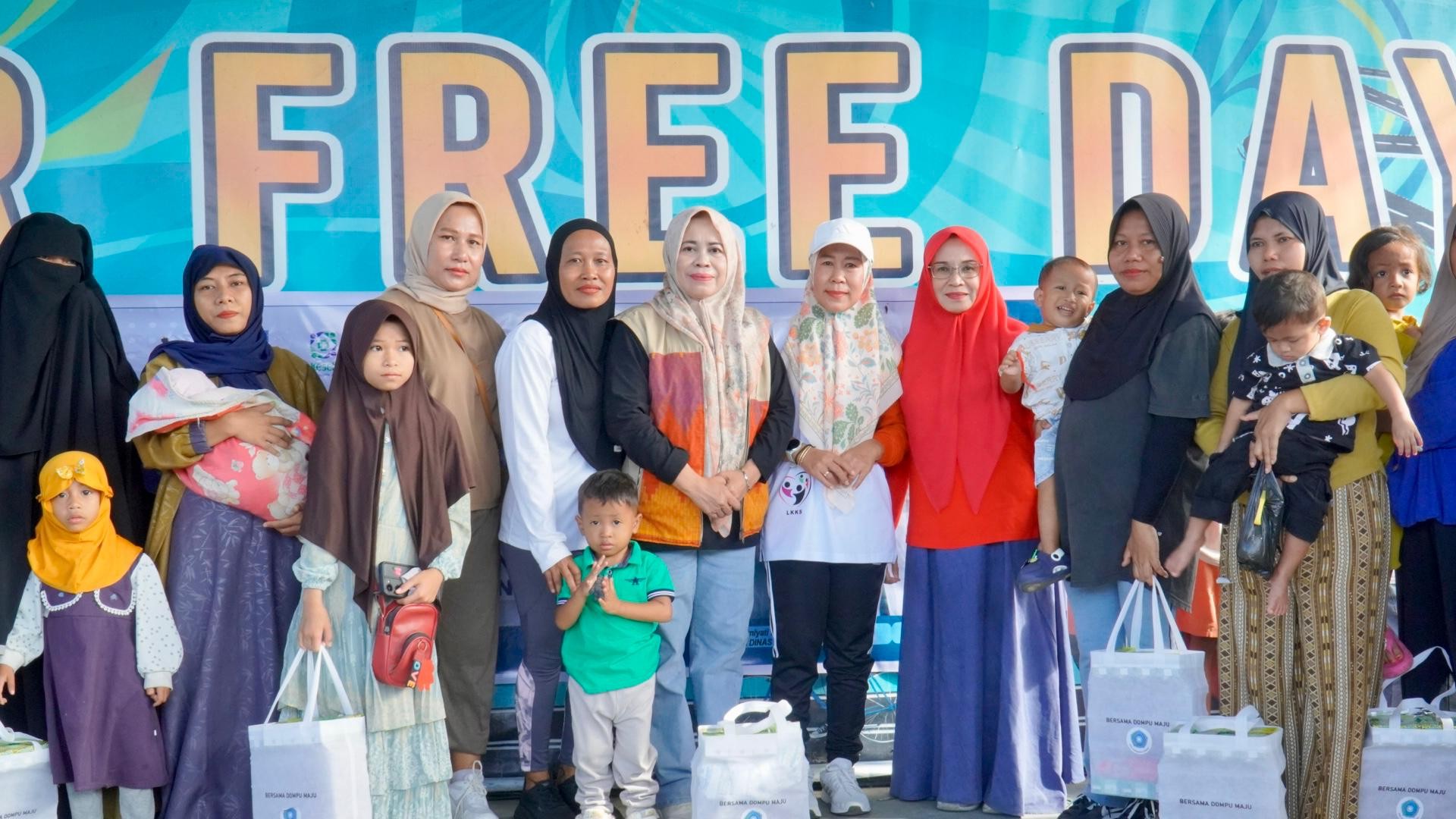 Peringati Hari Jadi Kabupaten Dompu Ke-211, Ketua TP. PKK Hadiri Acara Dompu Melayani