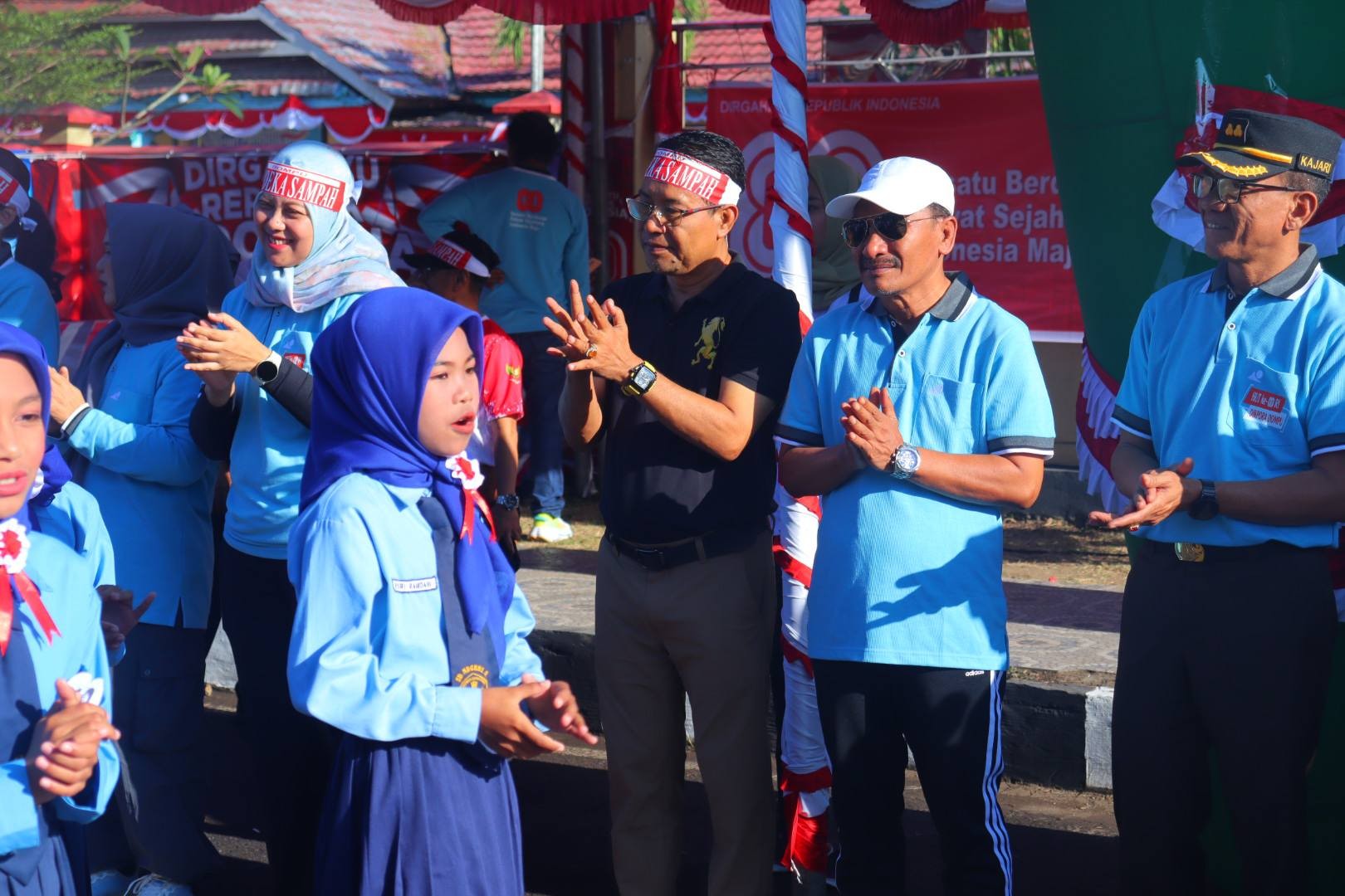 Semarak HUT Kemerdekaan RI Ke-80,  Wabup Dompu  Lepas Gerak Jalan Putri Tingkat SD/MI 