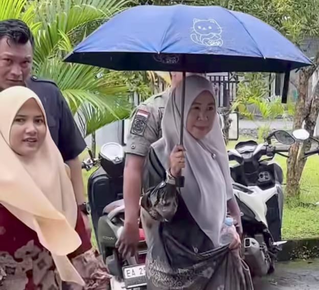 Ketua TP PKK Dampingi Bupati Dompu Hadiri Peringatan Isra Miraj di Kecamatan Pekat