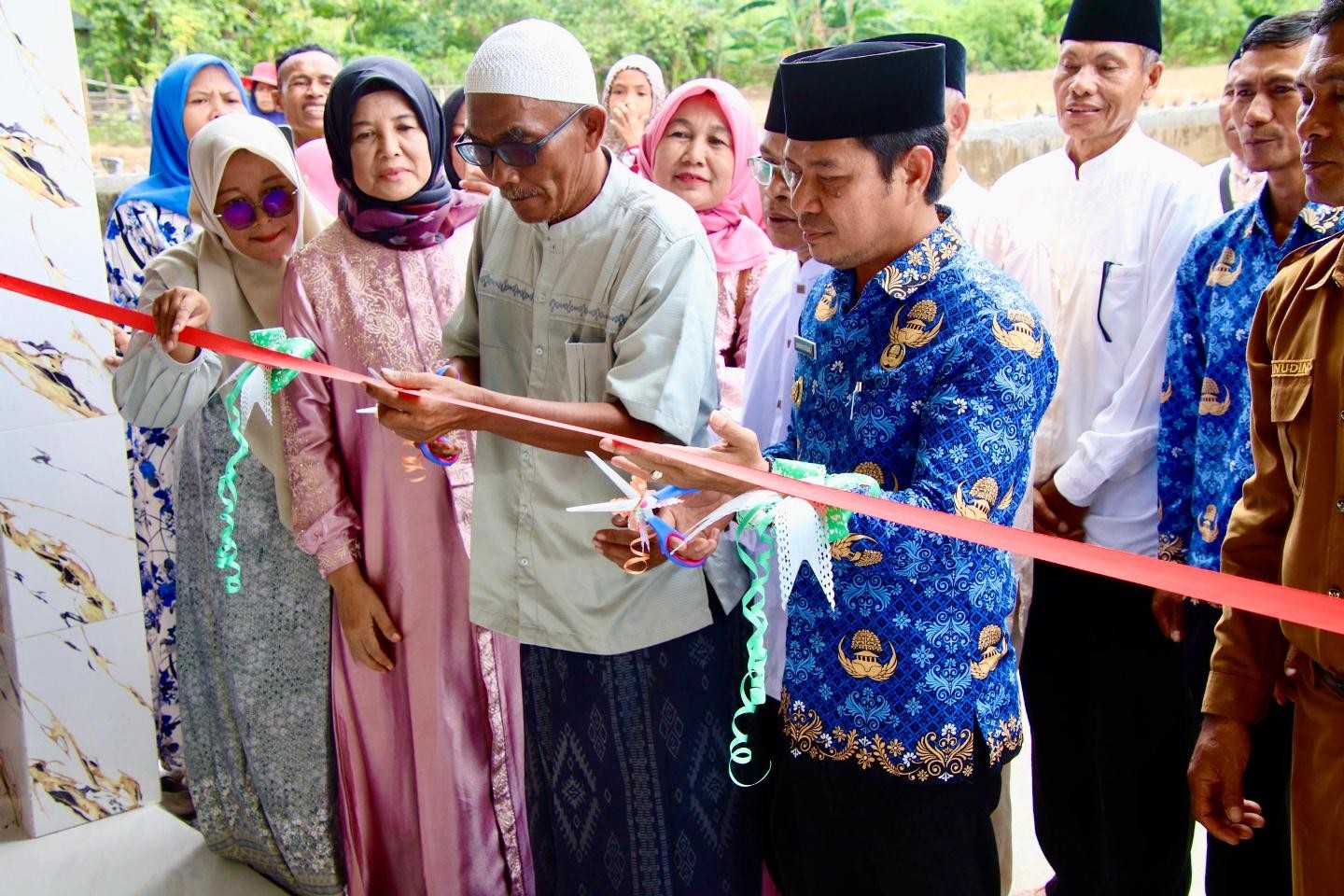 Bupati Dompu Resmikan Mesjid As-Salam Desa Lune,  Ajak Warga Pelihara dan Makmurkan