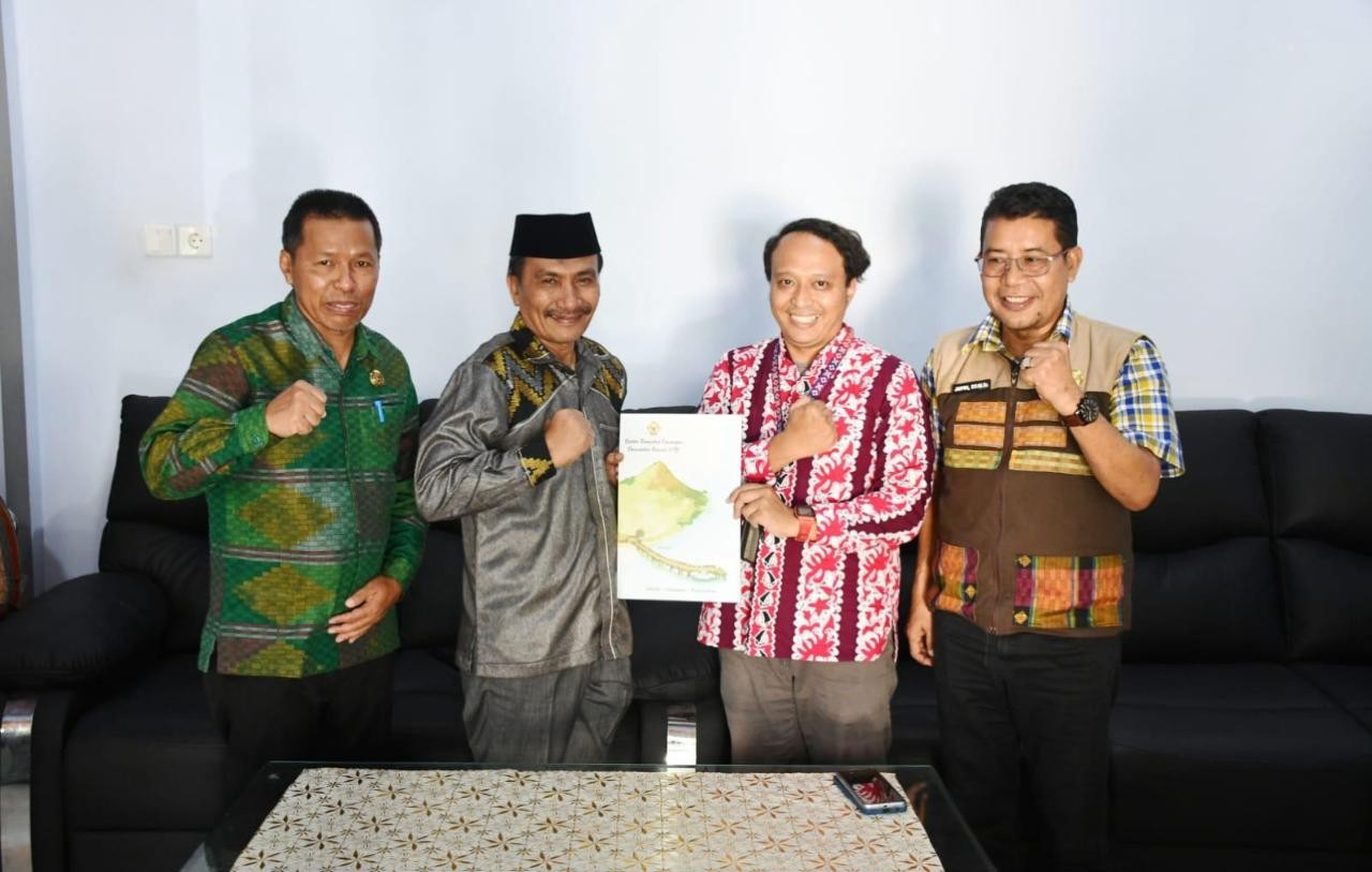 Wabup Dompu Bersama BPK Perwakilan Provinsi NTB Menggelar Exit Meeting.