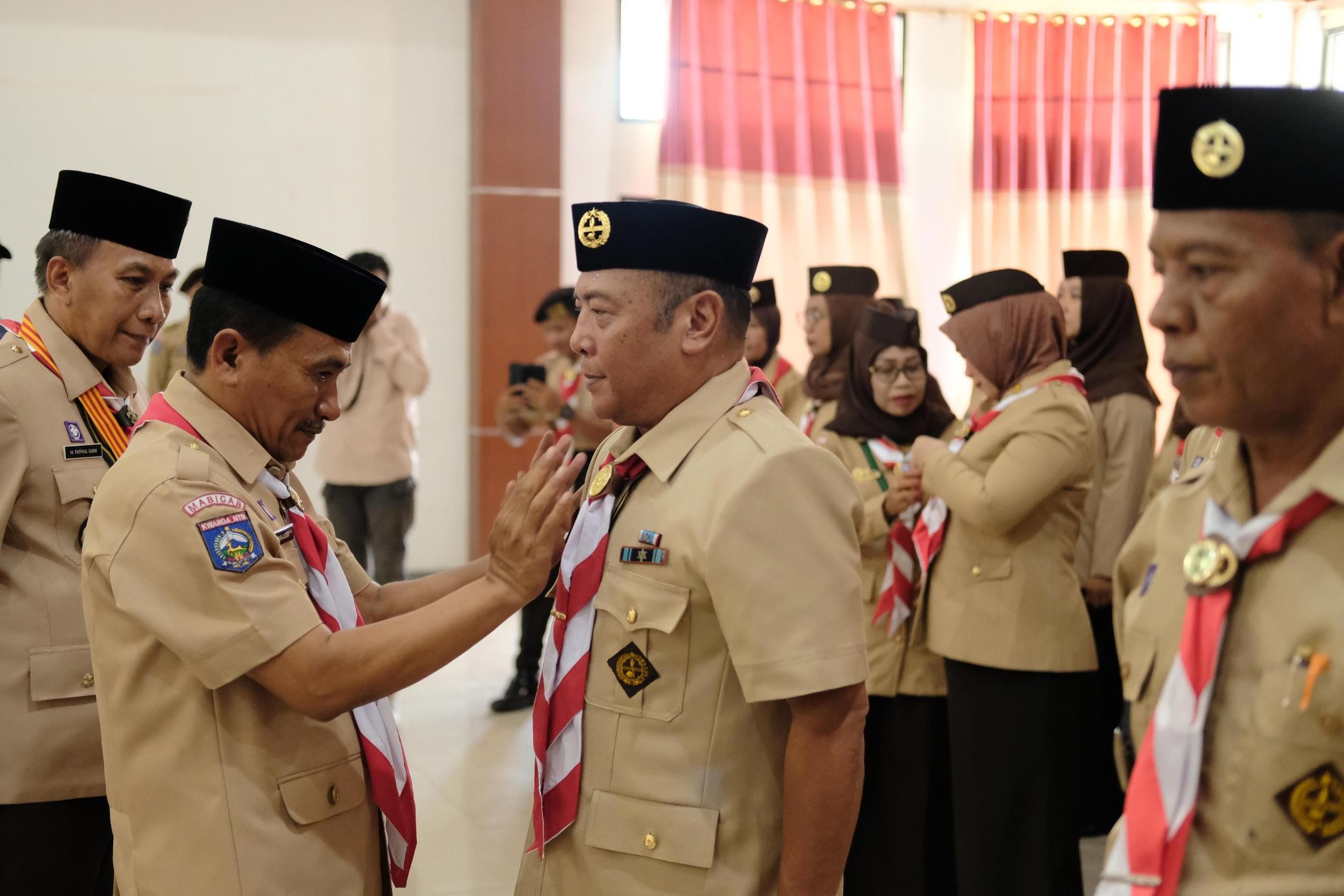 Wabup Melantik Pengurus Mabicab, Kwarcab, dan LPK Gerakan Pramuka Dompu Periode 2024-2029