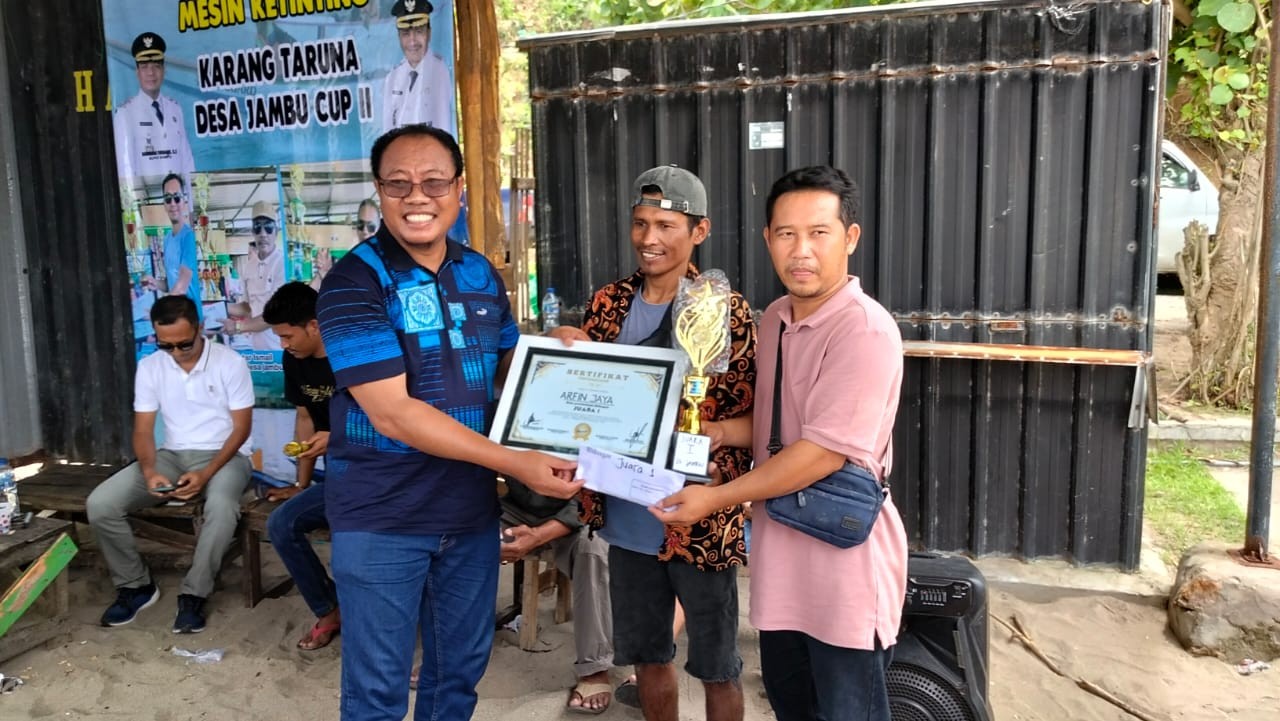 Wakili Bupati Dompu, Kadis Perikanan dan Kelautan  Tutup Lomba Perahu Ketinting