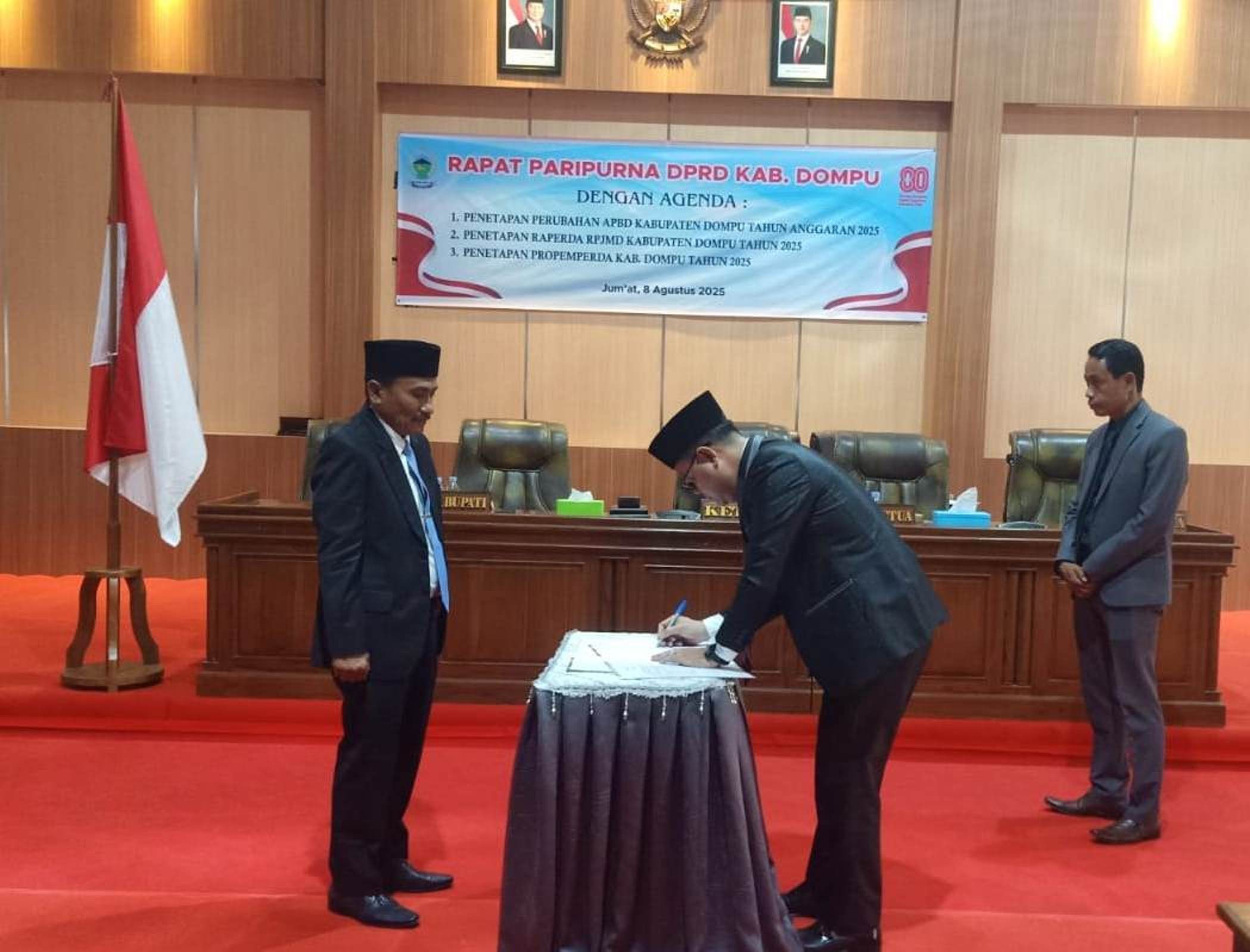 Wabup Tanggapi Penetapan Raperda Perubahan APBD  2025 dan RPJMD Kabupaten Dompu 2025-2029  