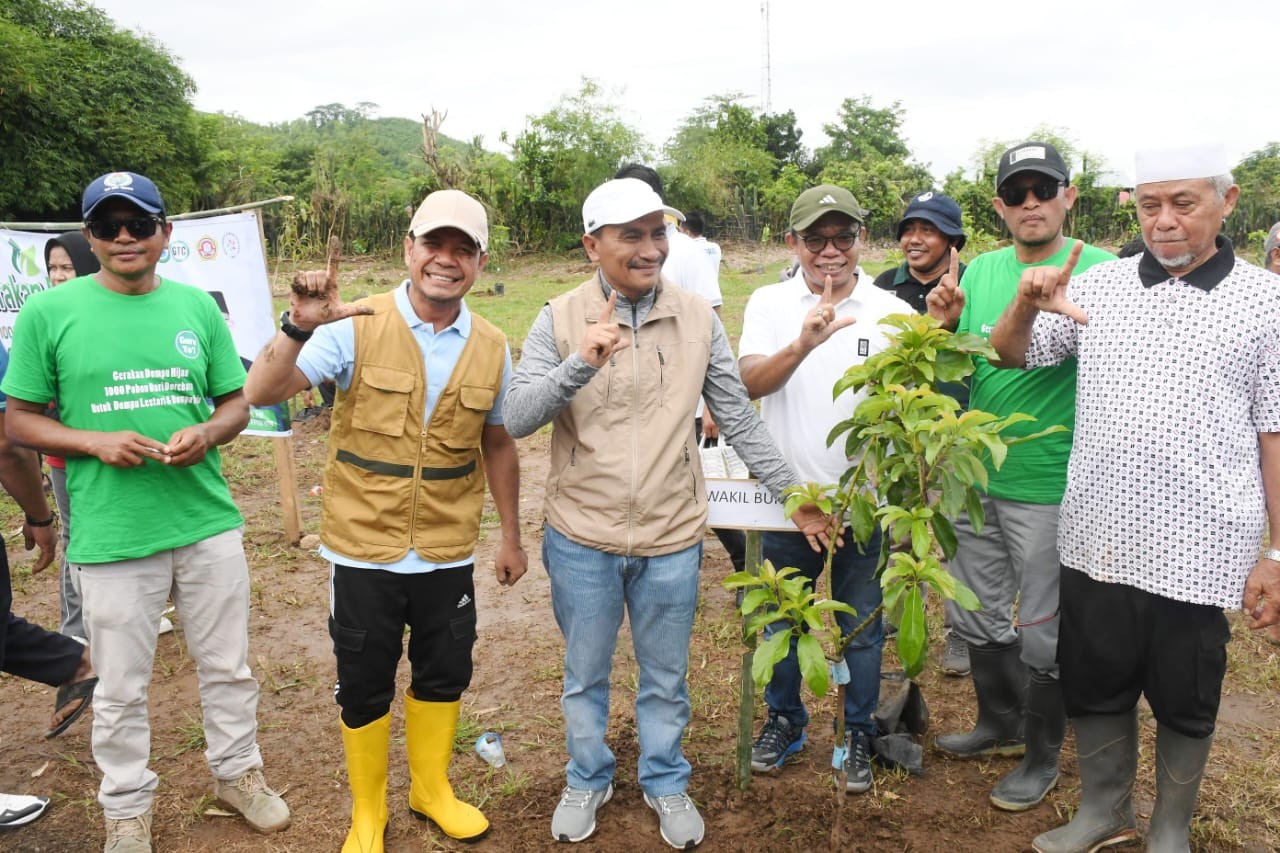 Bupati dan Wabup Hadiri Penanaman 1000 Pohon, Dari Dorebara Untuk Dompu Lestari dan Dompu Maju