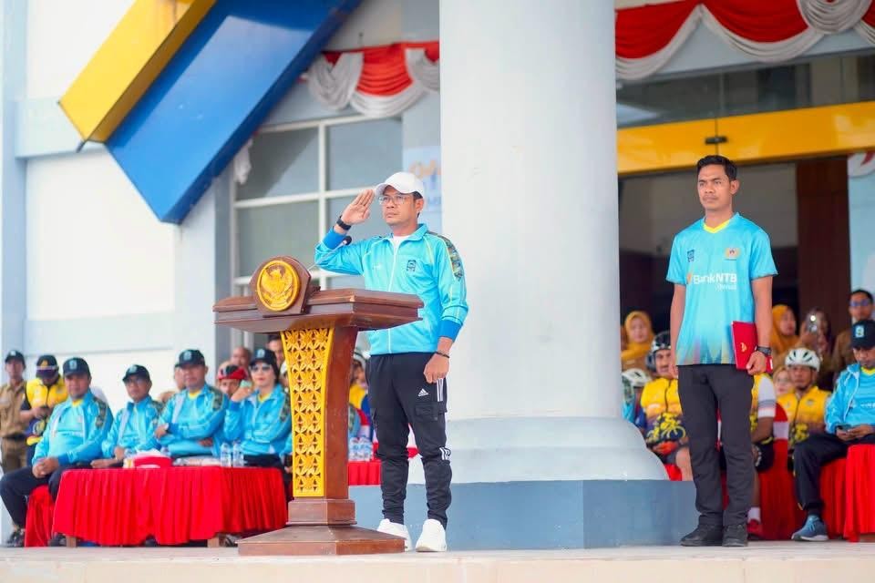 Bupati Dompu Lepas Kontingen Porprov XII NTB dan Sambut Kirab Obor, Targetkan Juara Umum