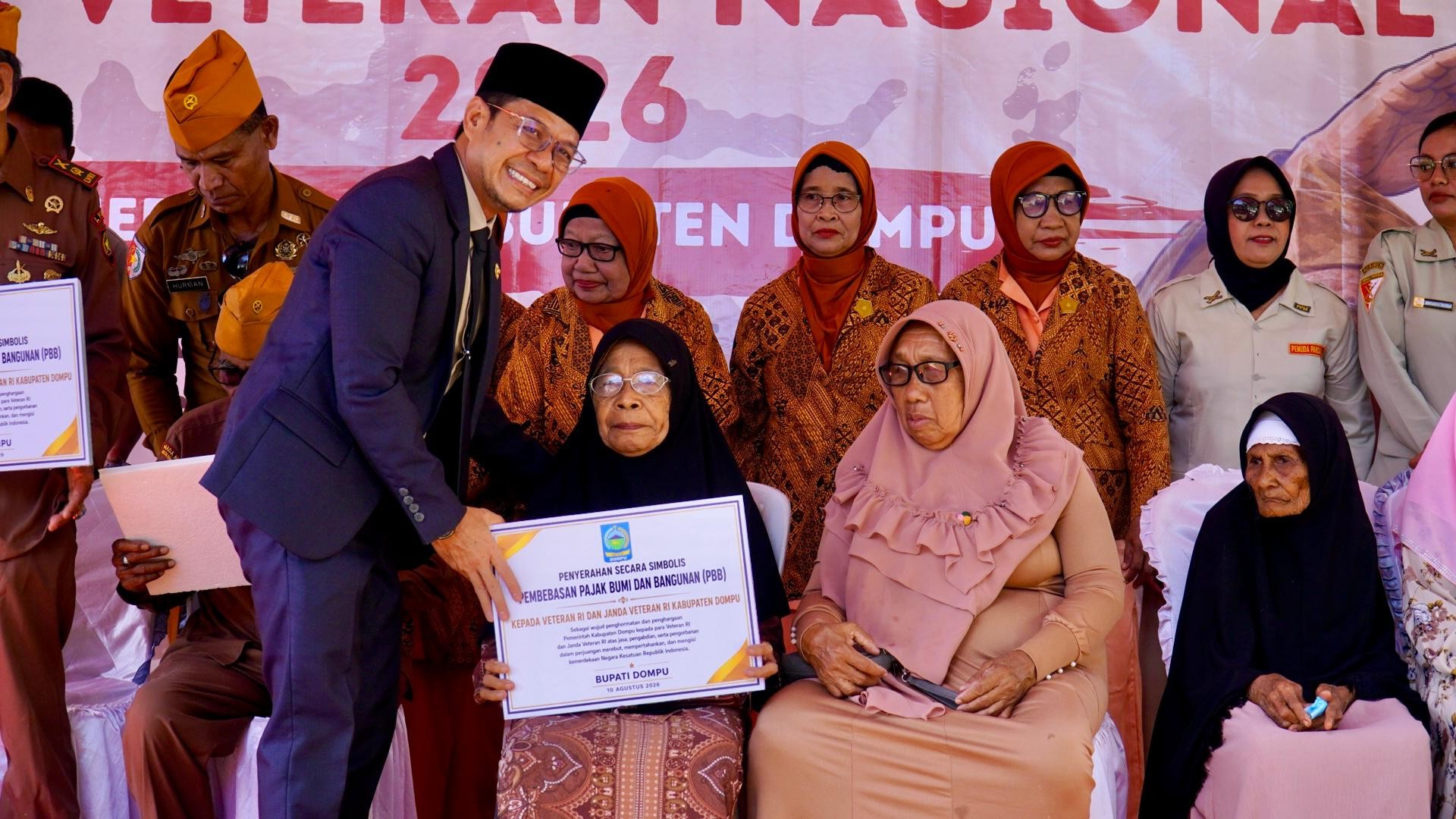 Peringati Harvetnas, Bupati Dompu Bebaskan PBB dan Pelayanan Kesehatan Gratis Bagi Veteran dan Janda