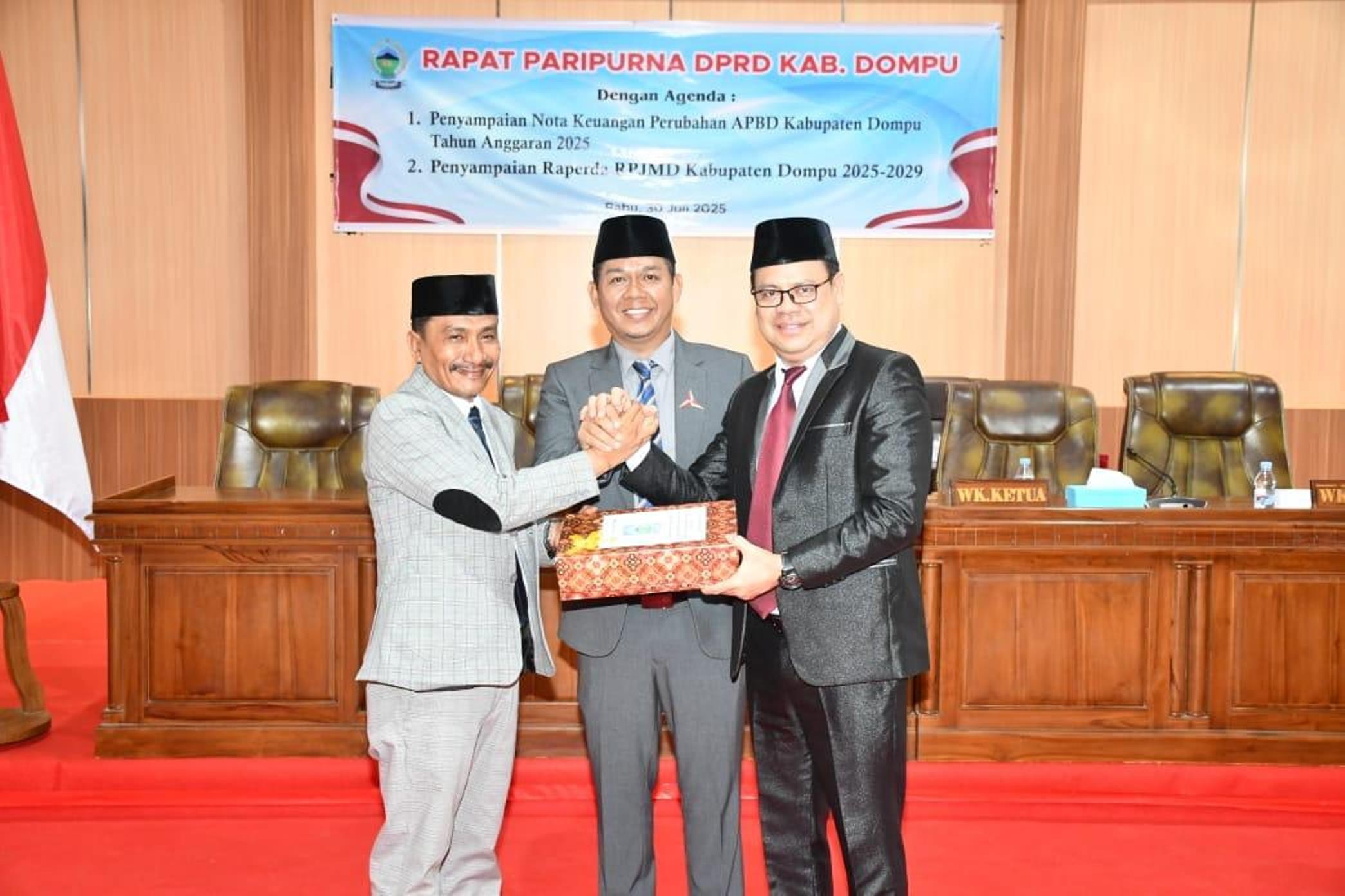 Wabup Dompu Sampaikan Raperda Nota Keuangan RAPBD-P 2025 Dan Raperda RPJMD 2025-2029