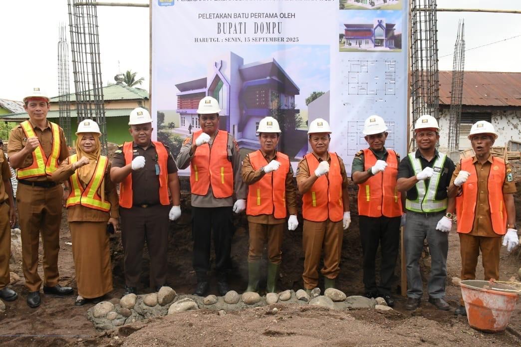 Bupati Dompu Lakukan Peletakan Batu Pertama Pembangunan Kantor Camat Woja
