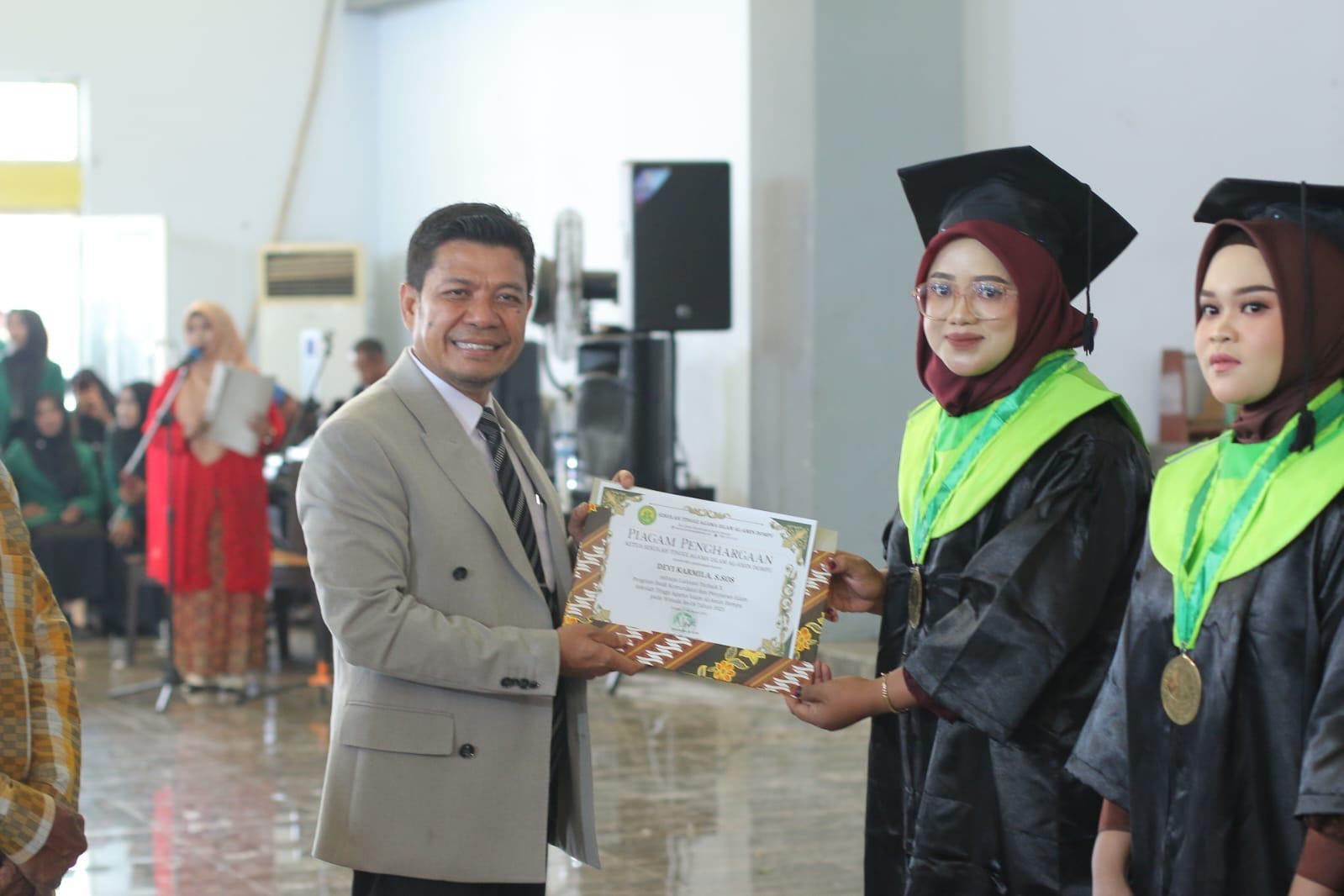 Wisuda STAI Al Amin Dompu, Bupati : Mahasiswa, Intelektual Muda Generasi Penerus Bangsa