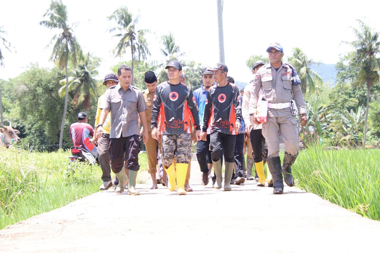 Bupati Dompu Turun Lapangan Tinjau  Langsung Keadaan Warga Terdampak Banjir
