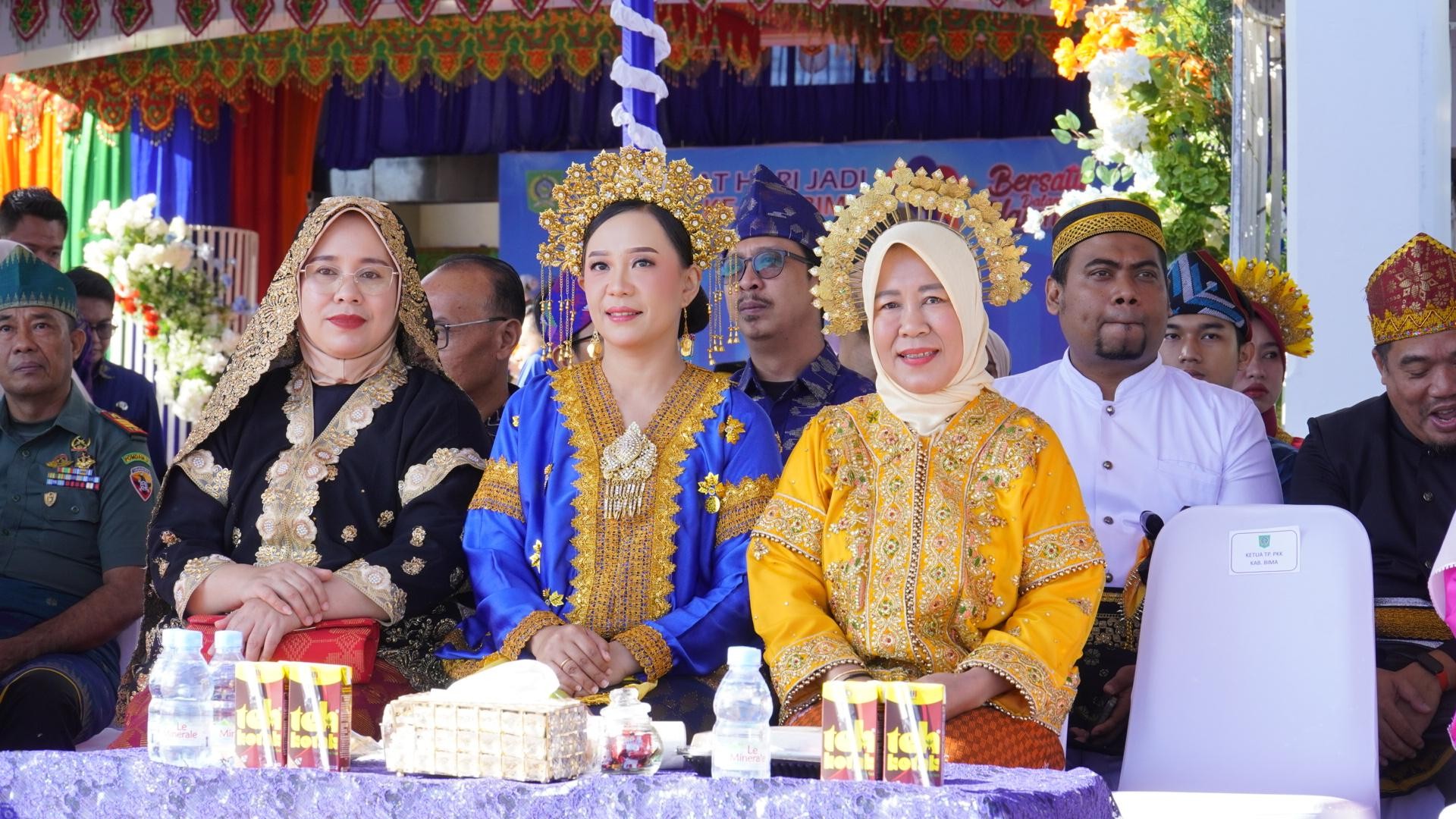 Ketua TP. PKK Dompu, Nyonya Onti Farianti Hadiri Upacara Peringatan Hari Jadi Bima Ke-386