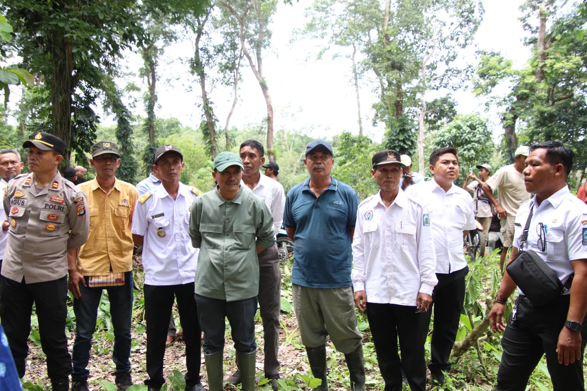 Wabup Dompu Mediasi Warga Desa Kadindi Terkait Adanya Penguasaan Lahan Tanpa Ijin