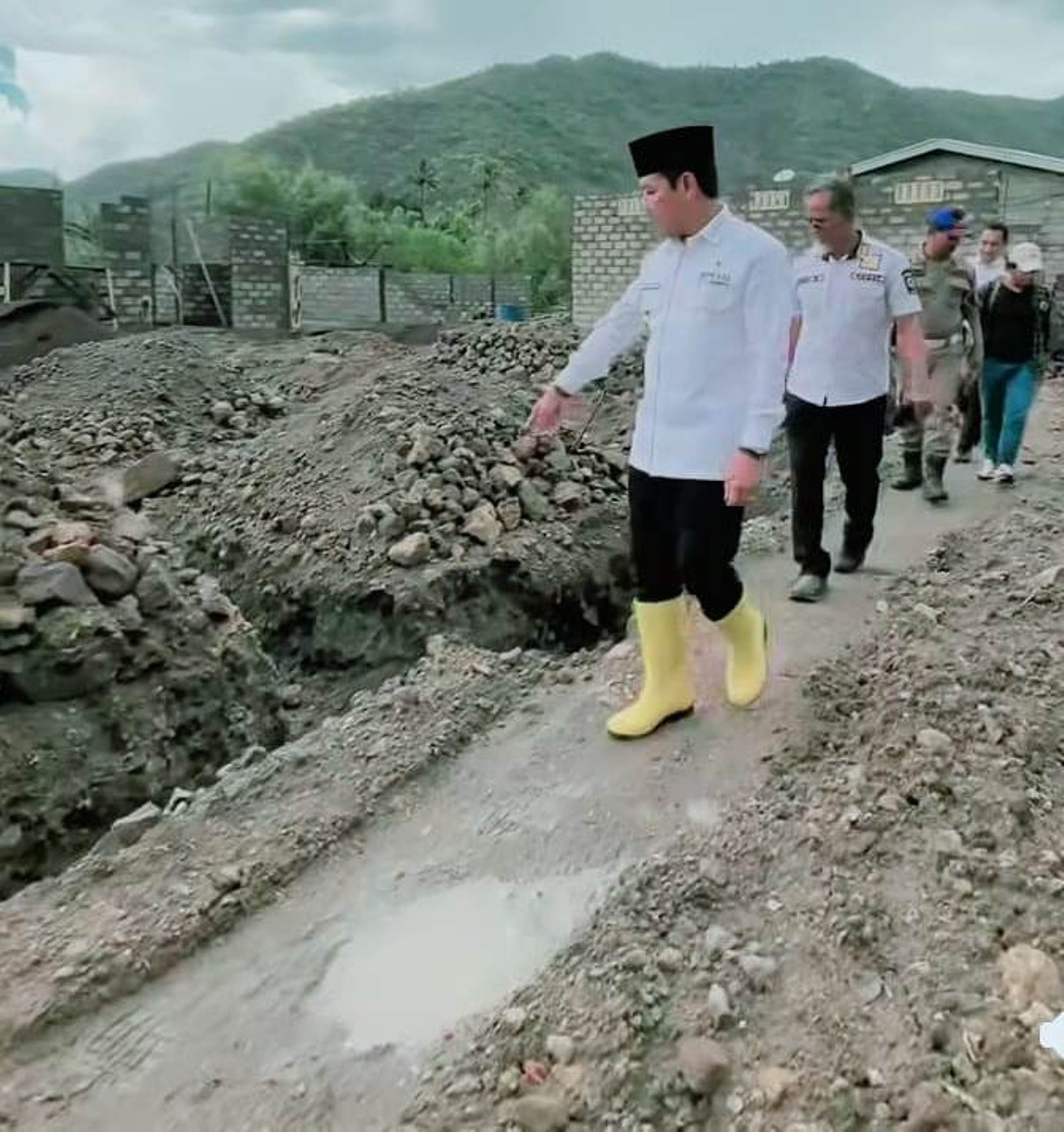 Bupati Dompu Tinjau Lokasi Program Pengentasan Pemukiman Kumuh di Desa Soro, Kecamatan Kempo