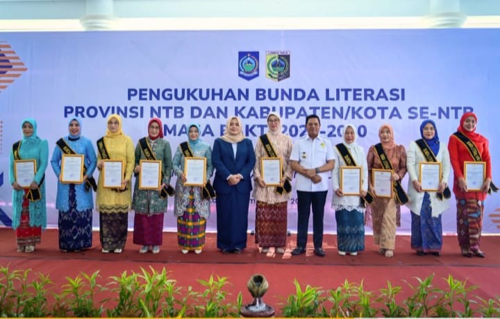 Ny. Onti Farianti Dikukuhkan Wagub NTB Sebagai Bunda Literasi Kabupaten Dompu