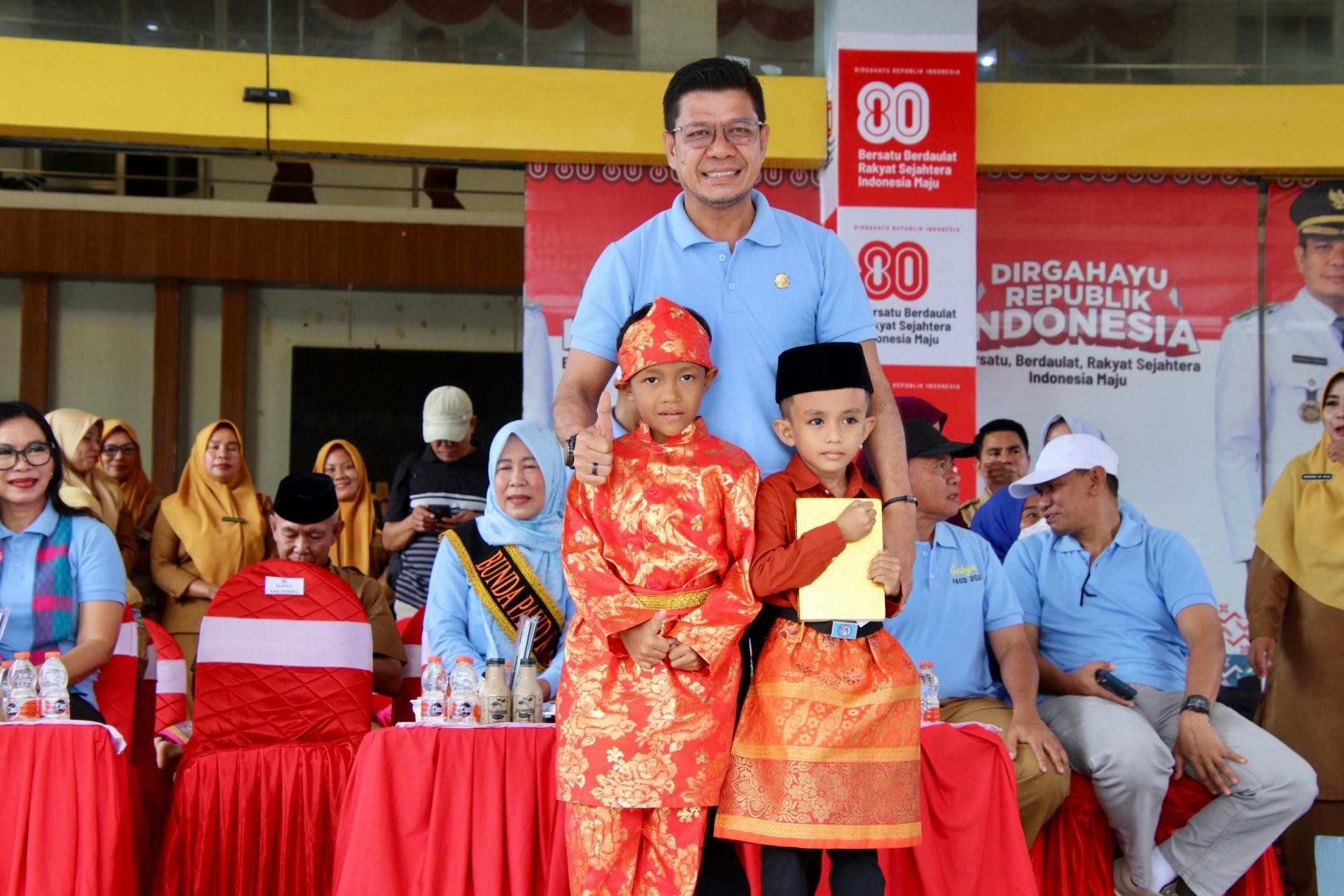 Gebyar Paud Tingkat Kabupaten Dompu , Bupati : Orang Tua Madrasah Pertama Bagi Anak