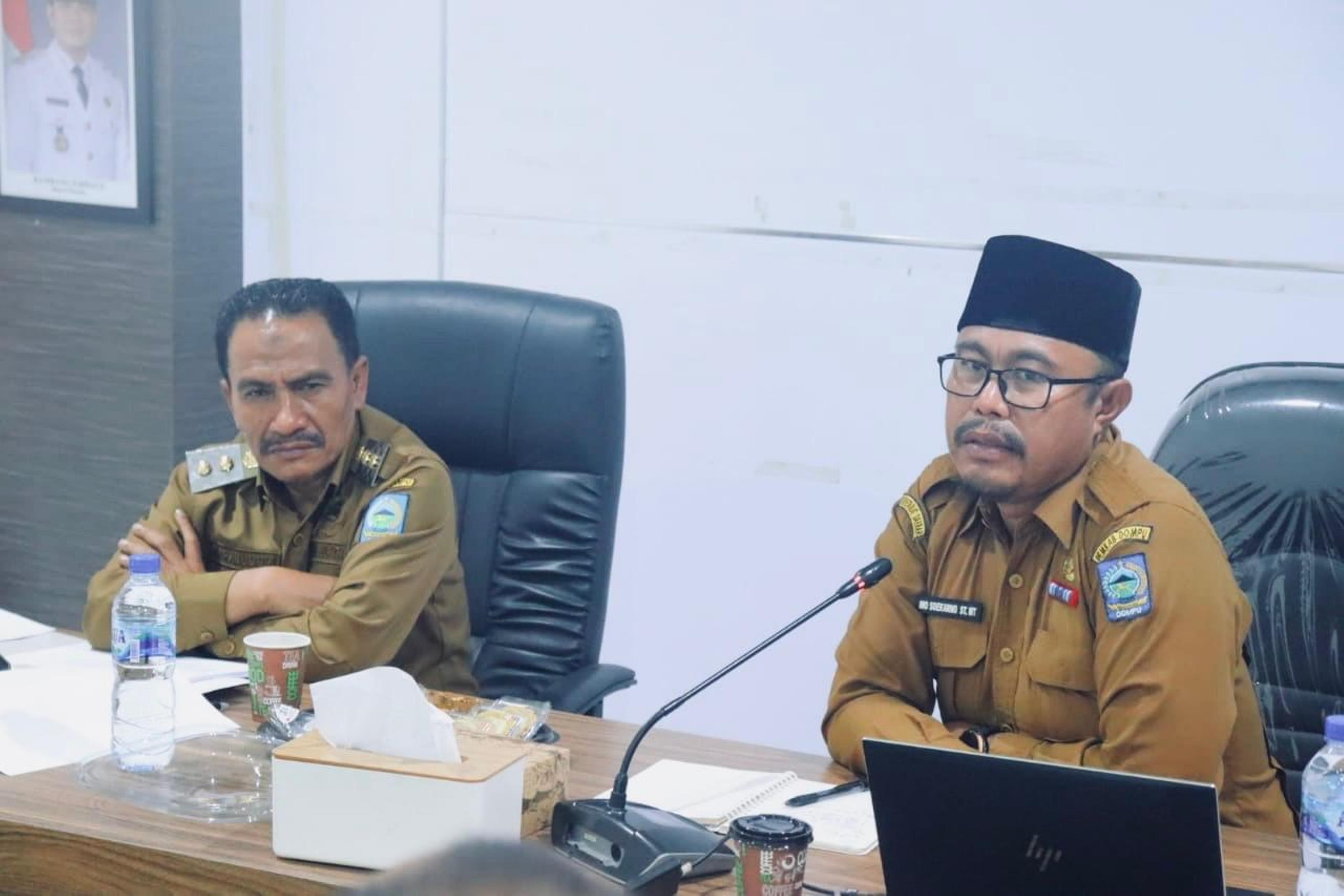 Wabup Dompu Pimpin Rapat Evaluasi dan Pengelolaan Anggaran DBHCHT