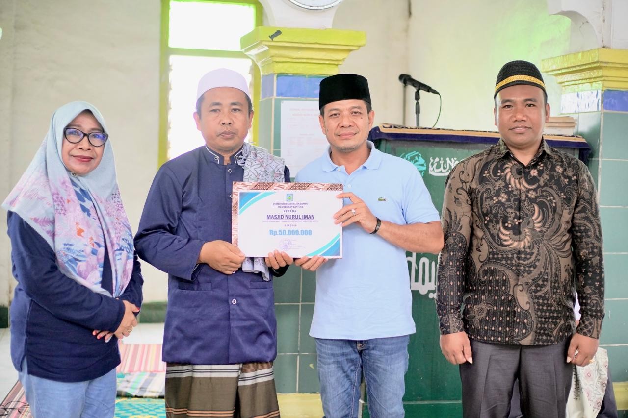 DITENGAH HUJAN, BUPATI TETAP LAKUKAN PELETAKAN BATU PERTAMA PEMBANGUNAN MASJID NURUL IMAN