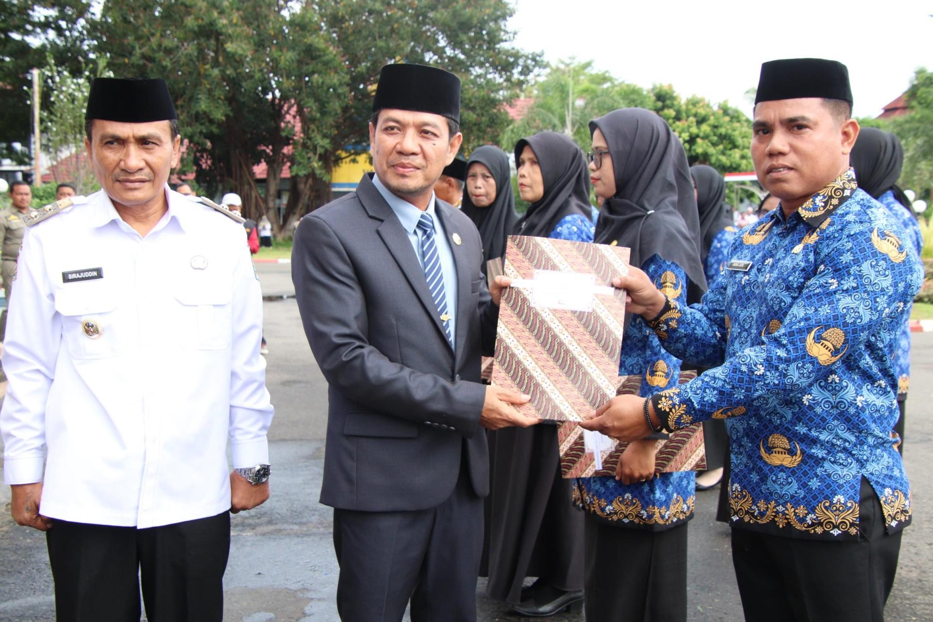 Serahkan Secara Simbolis SK PPPK Paruh Waktu, Bupati Dompu Sampaikan Amanat Ini