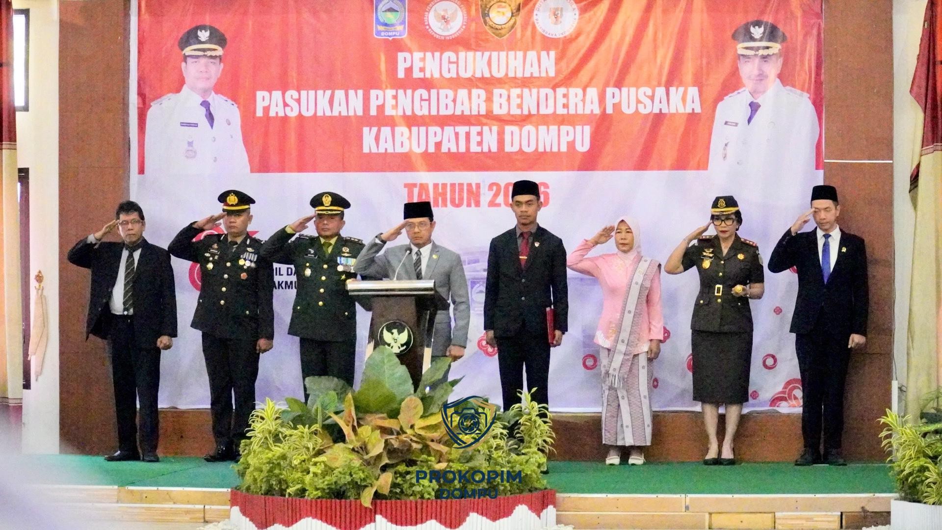 Dampingi Bupati, Ketua TP. PKK Hadiri Pengukuhan Paskibraka Dompu dan Ucapkan Selamat