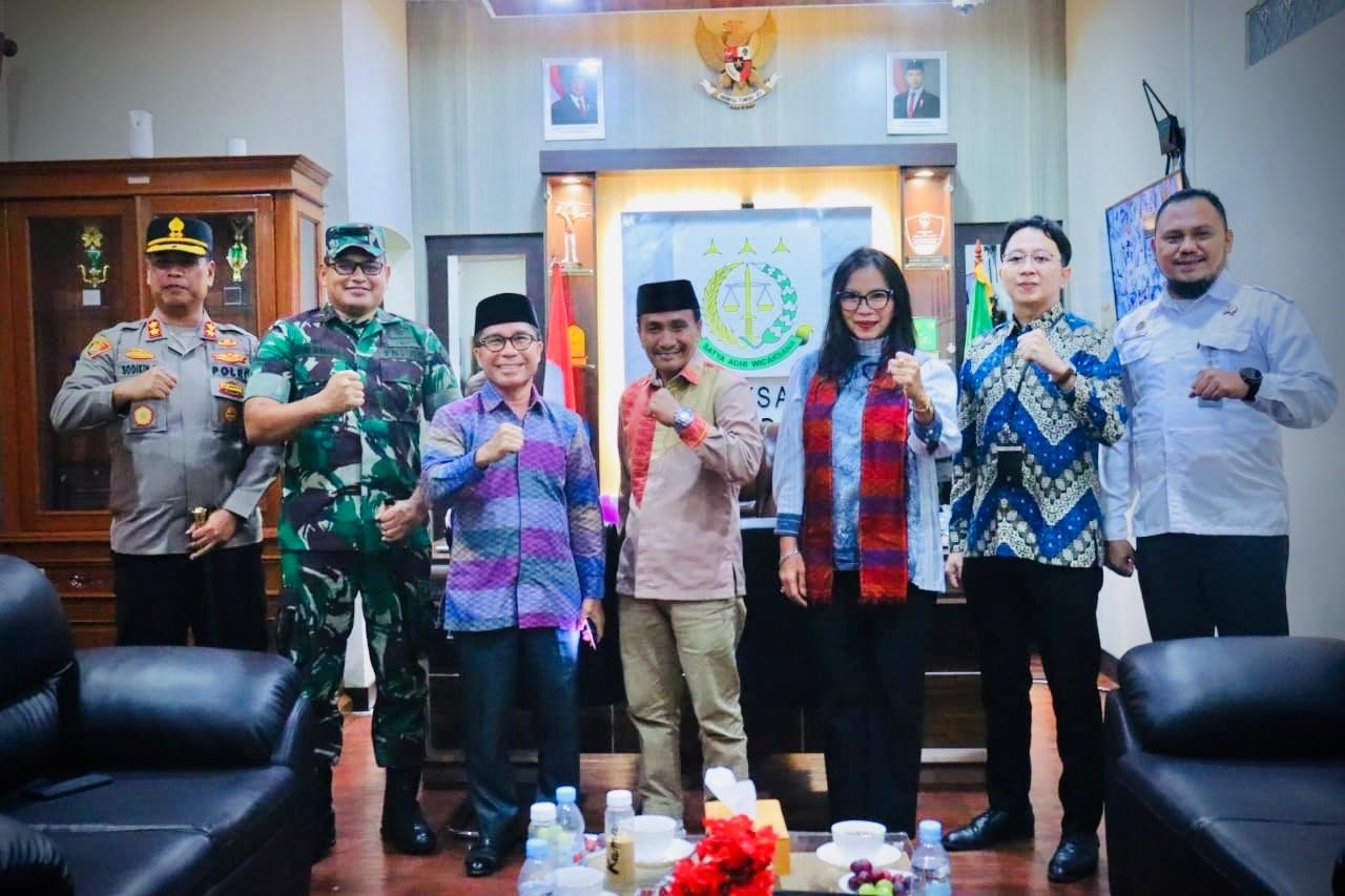 Wabup bersama Jajaran Forkopimda Sambut Kedatangan Kejari Dompu Baru