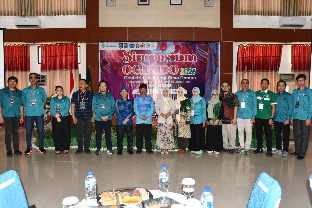 Ketua TP. PKK, Nyonya Onti Farianti BBF Dampingi  Sekda Dompu Hadir di Acara Ogibido