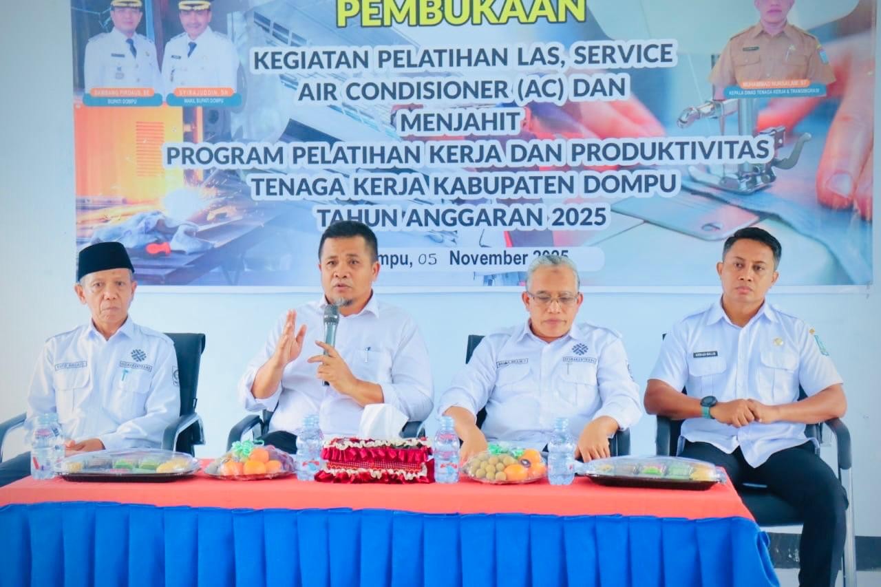 Wakili Bupati, Asisten Perekonomian dan Pembangunan Membuka pelatihan AC dan Menjahit