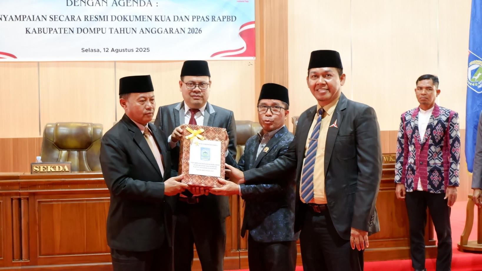 KUA-PPAS APBD Tahun 2026 Secara Resmi Disampaikan Sekda Dompu di Sidang Paripurna DPRD