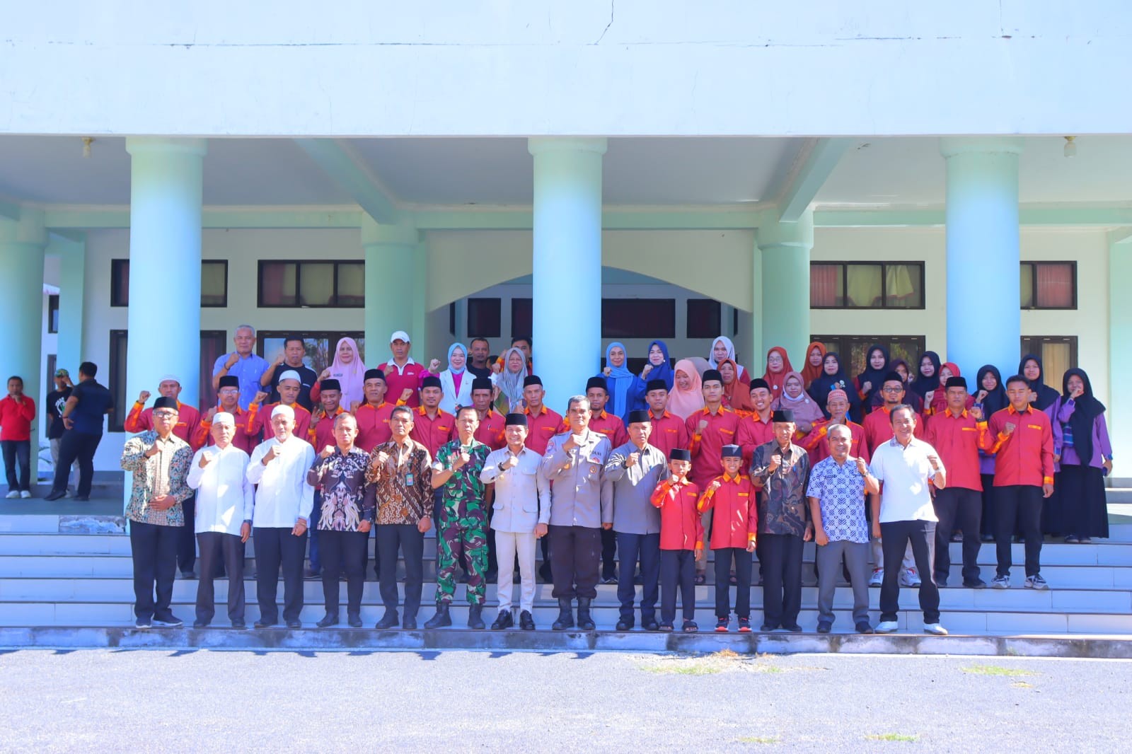 Bupati Bambang Firdaus Lepas Kafilah Dompu Pada MTQ Ke XXXI Tingkat  Propinsi NTB