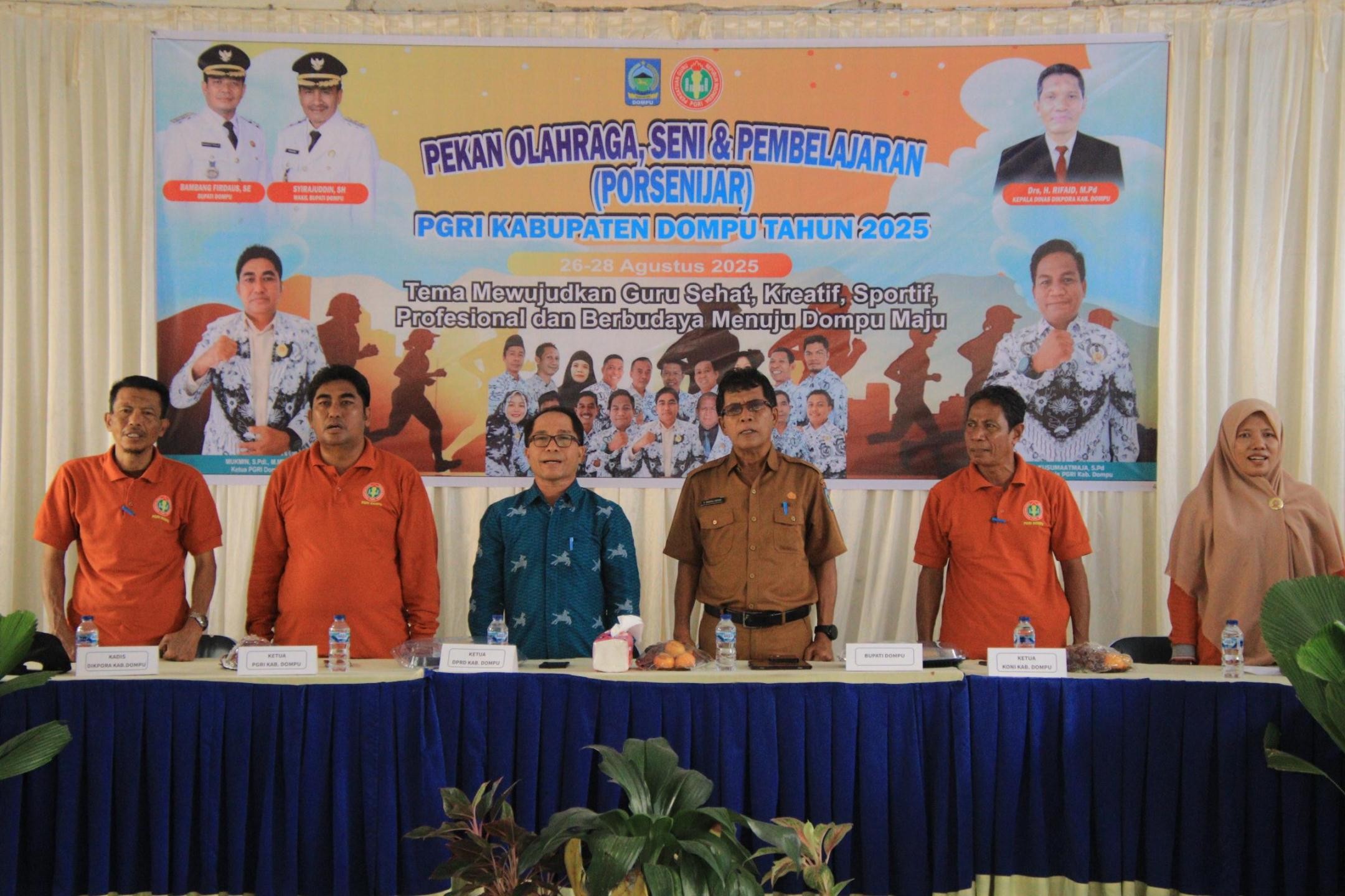 PLT Asisten Pemerintahan dan Kesra Membuka secara resmi kegiatan Porsenijar