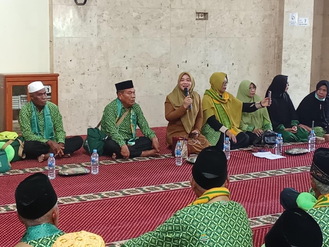 Staf Ahli Bupati Melepas Jamaah Umrah